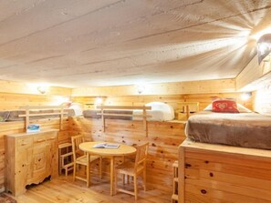 4 bedrooms, free Internet - Le Cafetan (Les Chartreux) by Interhome (Tignes)