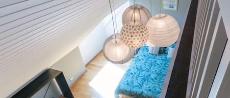 5 bedrooms, desk, WiFi