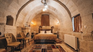 Deluxe Room | Hypo-allergenic bedding, individually decorated, individually furnished