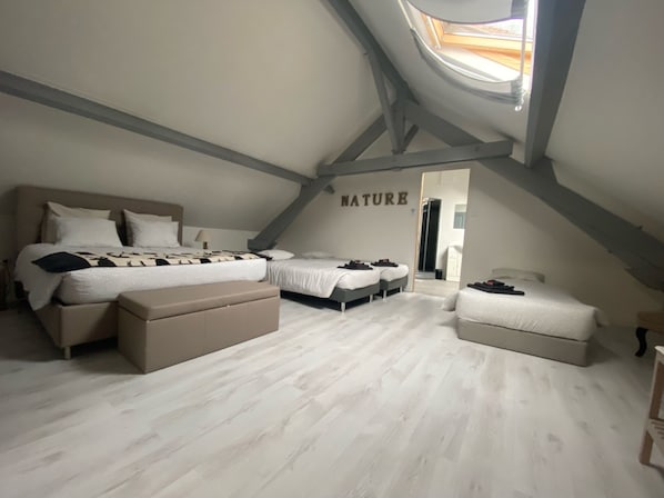 Superior Room | Meja, langsir/tirai gelap terus, Wi-fi percuma, cadar katil