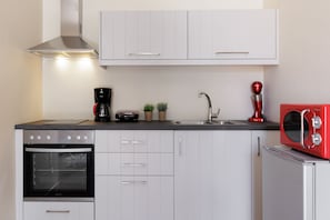 Apartment | Private kitchen | Fridge, oven, stovetop, coffee/tea maker - Central Apartments by Konnect, Ipsos (Corfu)