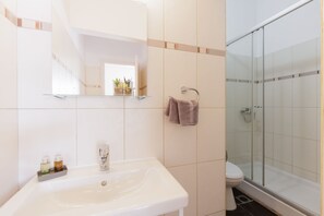 Apartment | Bathroom