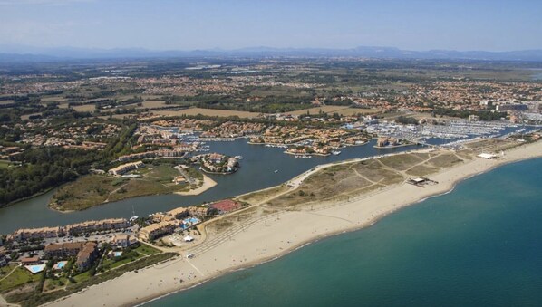 Beach nearby - 4 BED VILLA 1500 M FROM THE BEACH SECURE SHARED POOL (SAINT CYPRIEN)