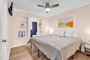 3 bedrooms, desk, iron/ironing board, free WiFi