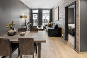 Trysil Alpine Lodge Junior Two Mountian view | Mobiliario individual, sistema de insonorización, cunas (de pago)