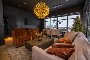 Trysil Alpine Lodge Senior Mountain view | Oppholdsområde | Flatskjerm-TV
