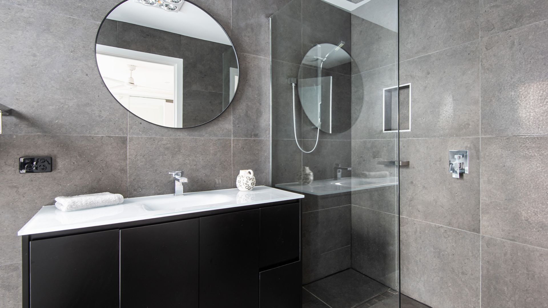 Bathtub, hair dryer, towels
