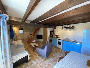 Smart TV, fireplace