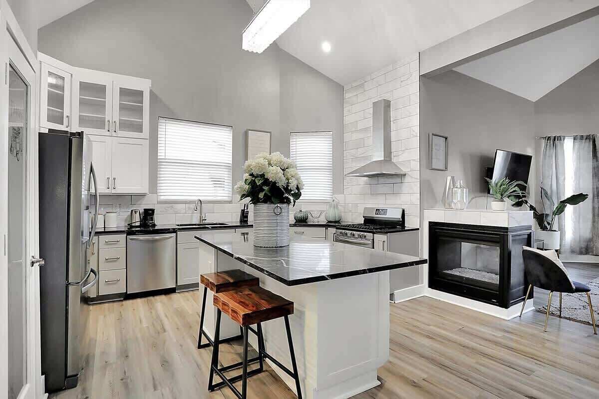 Refrigerador, microondas, horno y parrilla de estufa 