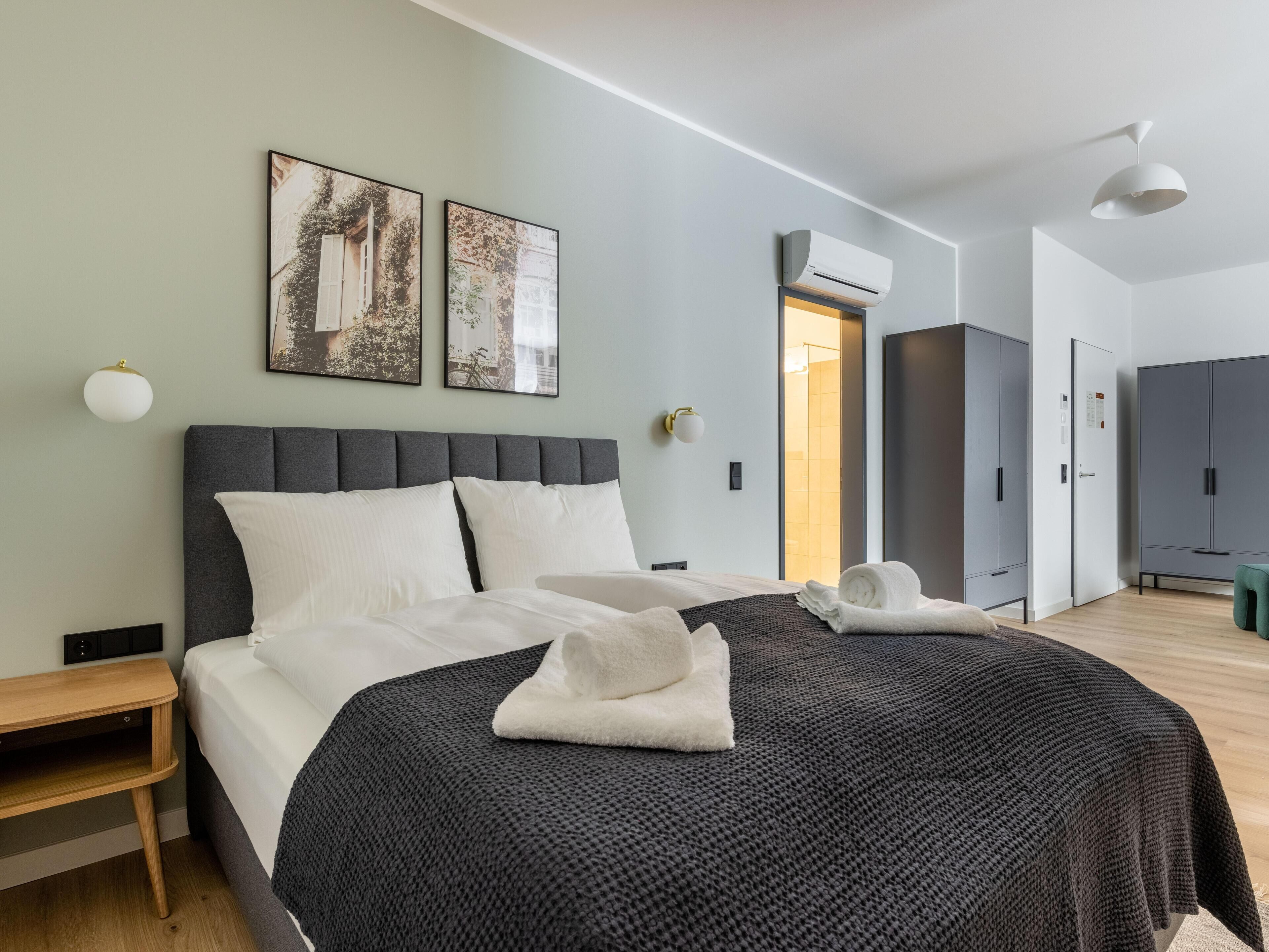 One-bedroom Suite | Hochwertige Bettwaren, laptopgeeigneter Arbeitsplatz, kostenloses WLAN