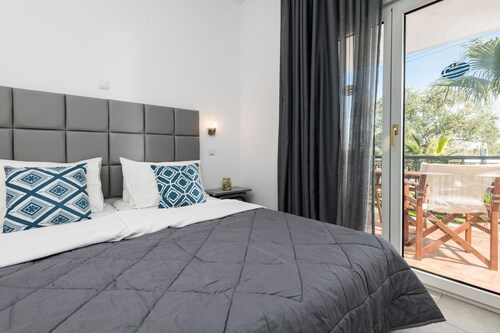 Sea side Studio - 3 min. from the beach!