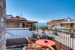 Luxury Suite with Sea and Castle View | 1 bedroom, hypo-allergenic bedding, in-room safe, individually decorated - Capital Luxury Suites (Nafplio)