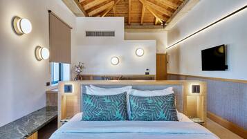 Deluxe Suite With Garden and Str view | 1 bedroom, hypo-allergenic bedding available, in-room safe, desk