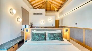 Deluxe Suite With Garden and Str view | 1 bedroom, hypo-allergenic bedding, in-room safe, individually decorated