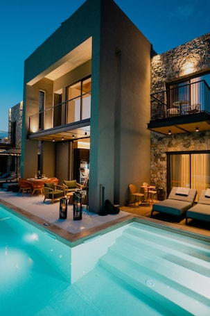 Exterior. Capital Luxury Suites