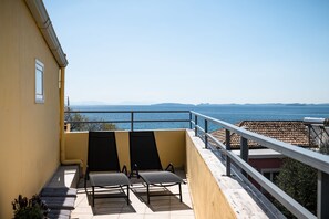 Apartment | Balcony - The Seaview Corner Apartments by Konnect, Ipsos (Corfu)