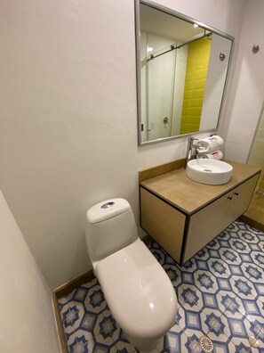 Shower, hair dryer, toilet paper - Luxury apartment in Teusaquillo - 201 NOVA (Bogotá)