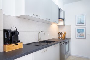 Exclusive Apartment | Private kitchen | Fridge, espresso maker, electric kettle - La Connéxion, station réservée aux hommes gays (Peymeinade)