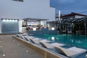 Seasonal outdoor pool - Aeonian Luxury Suites Asprovalta (Volvi)