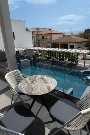 Luxury Loft | Hypo-allergenic bedding, memory foam beds, in-room safe - Aeonian Luxury Suites Asprovalta (Volvi)