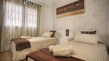 4 slaapkamers, een strijkplank/strijkijzer, wifi, beddengoed