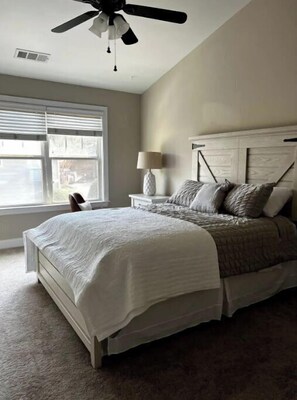 2 多间卧室、免费 WiFi、床单