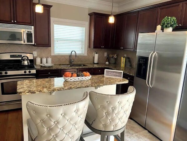 冰箱、微波炉、烤箱、炉灶