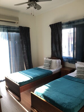 3 chambres, fer et planche à repasser, Wi-Fi, draps fournis