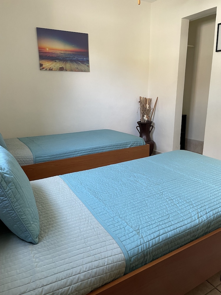 Villa Kokkinoyia, Lower Peyia, Sleeps 8 Adults & 2 Children - Chipre