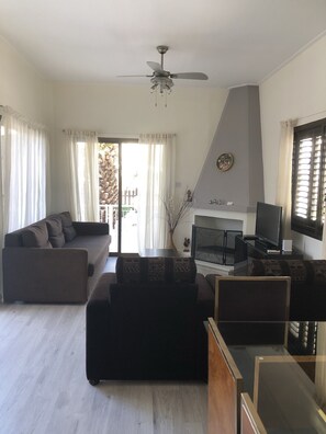 Télévision, cheminée