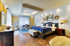 4 bedrooms, iron/ironing board, free WiFi, bed sheets