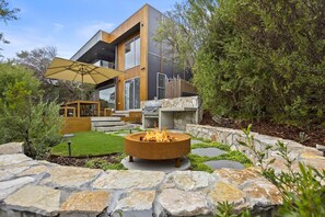 Terrace/patio - Sunset on Moonah, Fingal - Set on picturesque Moonah Links estate with stunning views to Arthur's Seat (Fingal)