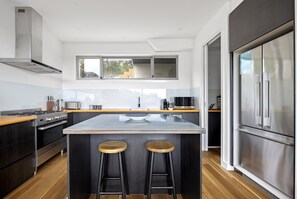 Private kitchen - Sunset on Moonah. (Fingal)