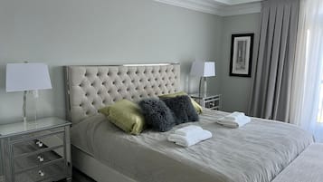 Villa presidencial, 6 habitaciones, alberca privada, junto al lago | 6 habitaciones, decoración personalizada y muebles diferentes