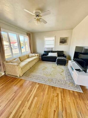 TV - Historic 2 bedroom home in Old Town-main floor (Pocatello)