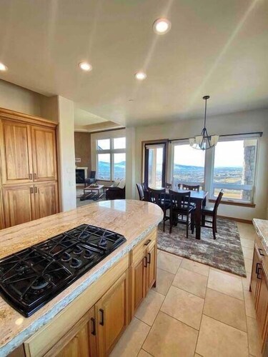 Luxury home w a View- biking and hiking near
