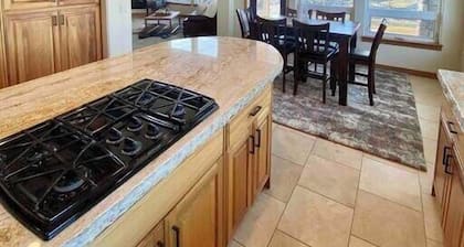 Luxury home w a View- biking and hiking near