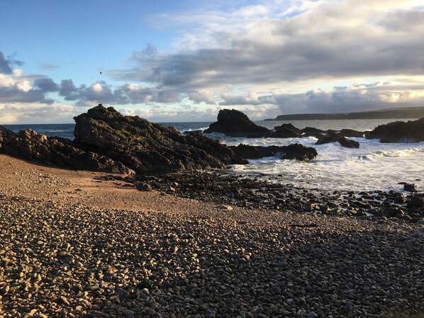 House | Beach - Zen Cottage, Cullen - Sleeps 4, Garden & Pets Ok (Buckie)