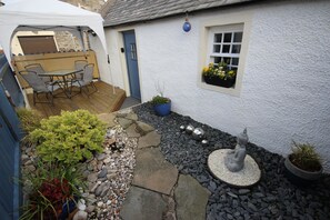 House | Terrace/patio - Zen Cottage, Cullen - Sleeps 4, Garden & Pets Ok (Buckie)