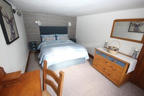 House | 2 bedrooms, iron/ironing board, free WiFi, bed sheets