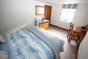 2 bedrooms, iron/ironing board, free WiFi, bed sheets - Zen Cottage, Cullen - Sleeps 4, Garden & Pets Ok (Buckie)