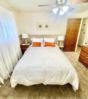 5 bedrooms, travel cot, WiFi, bed sheets - Roomy Midtown Home-Large and Central to Everything (Pocatello)