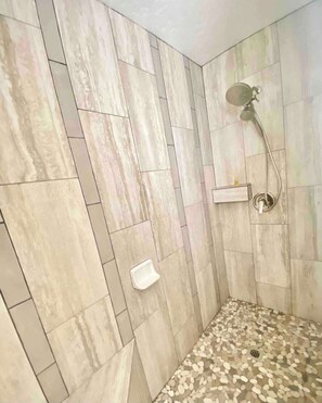 Shower, hair dryer - Roomy Midtown Home-Large and Central to Everything (Pocatello)