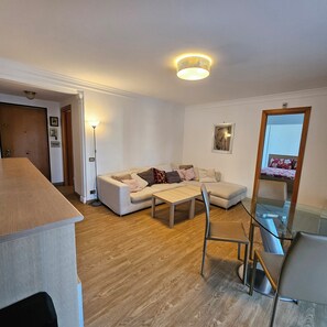 Living area - Comfortable apartment with large terrace (Roma)