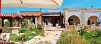 Sea view cottage with free parking