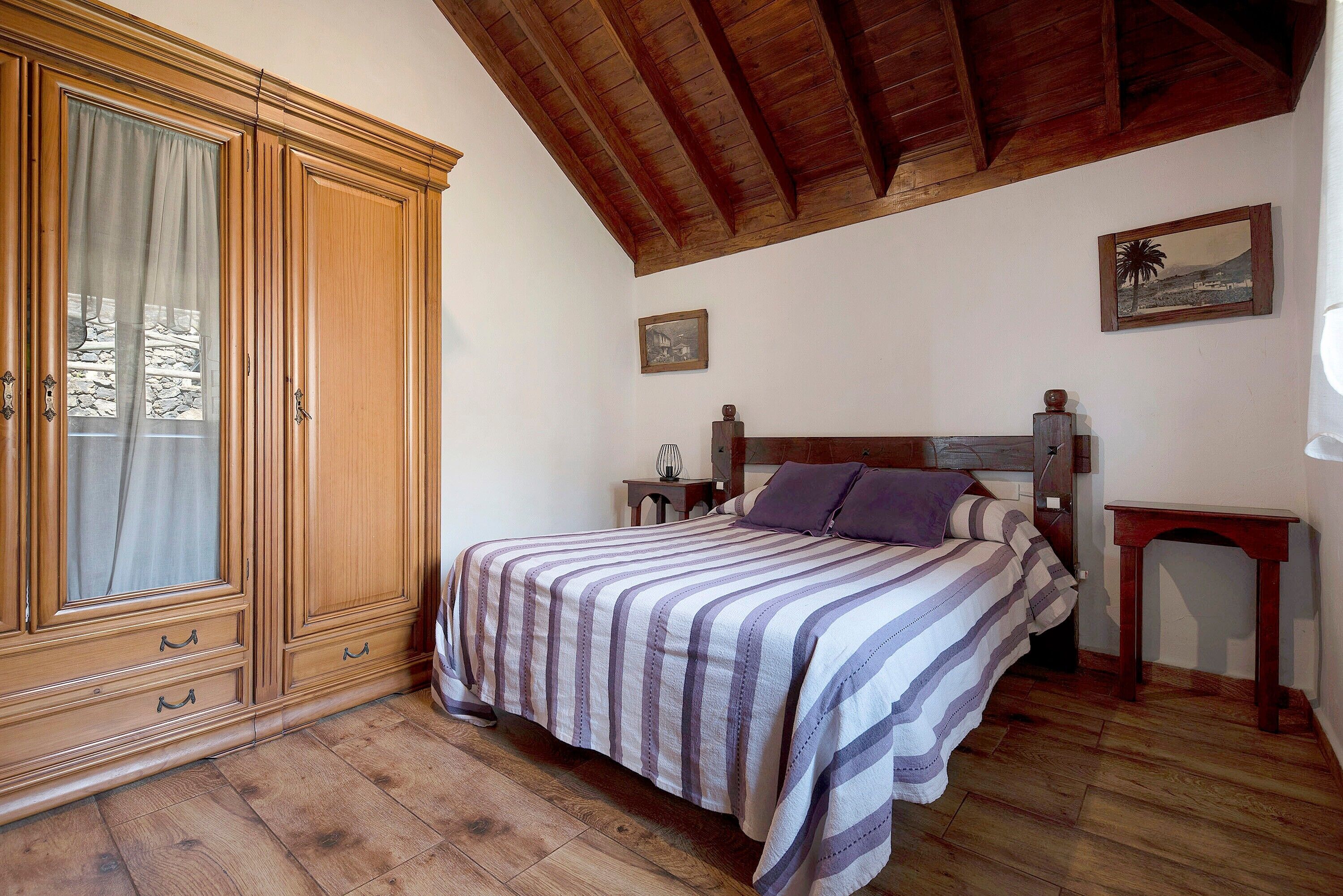 3 dormitorios, tabla de planchar con plancha, wifi gratis y ropa de cama