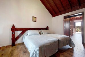 3 chambres, fer et planche à repasser, Wi-Fi gratuit, draps fournis