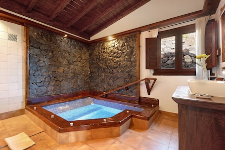 Spa. Vacation Home "Casa Rural Romance" with Sea View, Jacuzzi & Wi-Fi