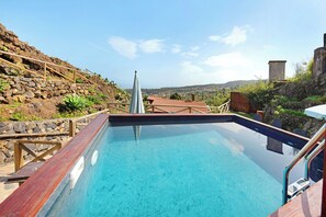 Pool - Vacation Home "Casa Rural Romance" with Sea View, Jacuzzi & Wi-Fi (Icod de los vinos)