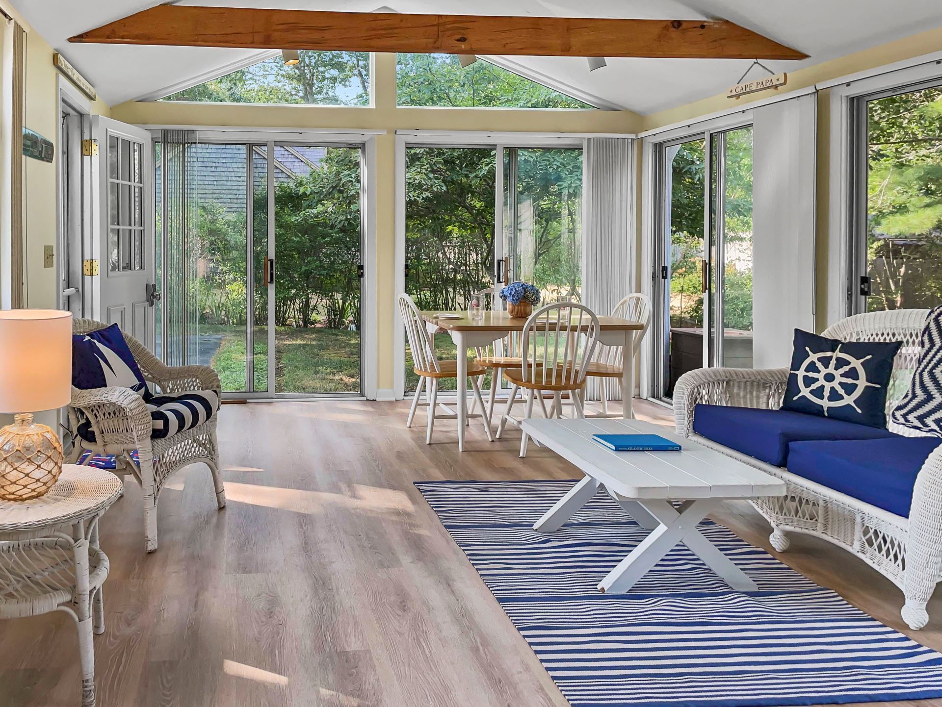 Walk to Joshua Pond Osterville! Sleeps 8, Pet friendly, Central AC